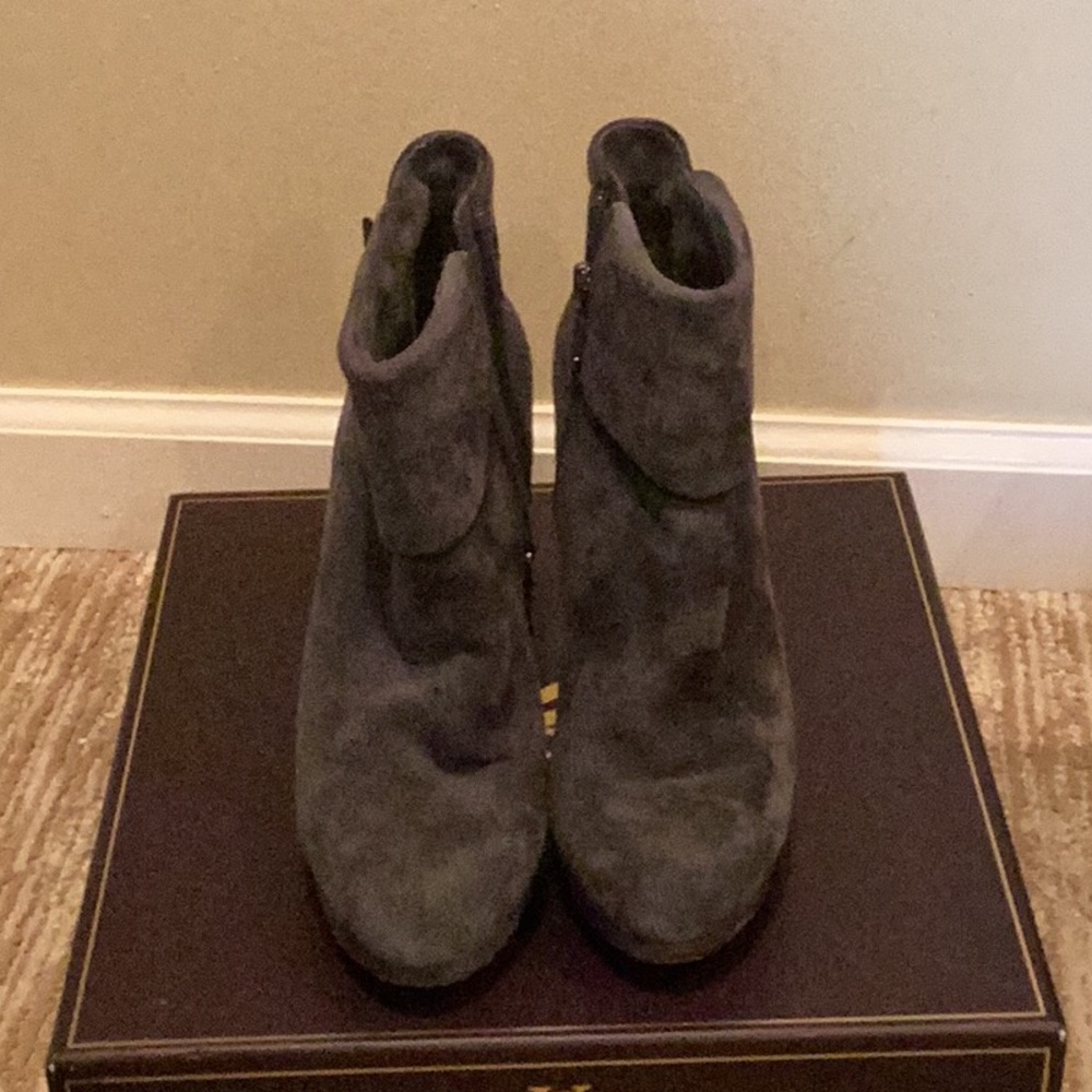 Signature Vince Camuto grey suede, heeled with wedge in front